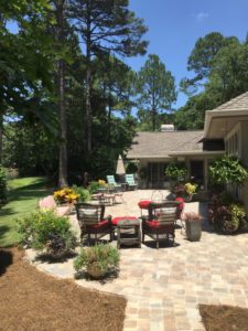 backyard-paver-patio-with-mulch